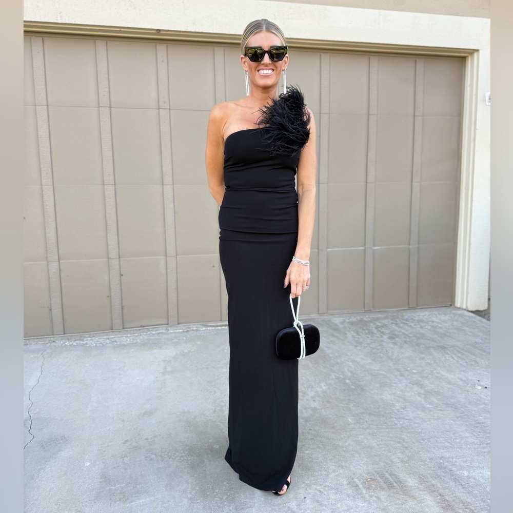 Windsor Patricia Crepe Black One Shoulder Marabou Feather Slit Formal Gown S - Picture 6 of 11